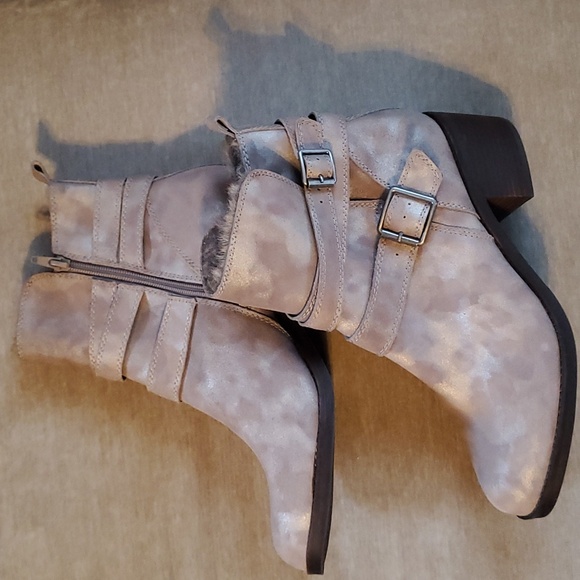 Lucky Brand Shoes - Lucky Brand Metallic Beige Soft Suede Faux Fur Cordeena Ankle Boots Size 11 NWOT